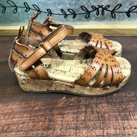 Old Navy Sandals 6 - Picture 3 of 5